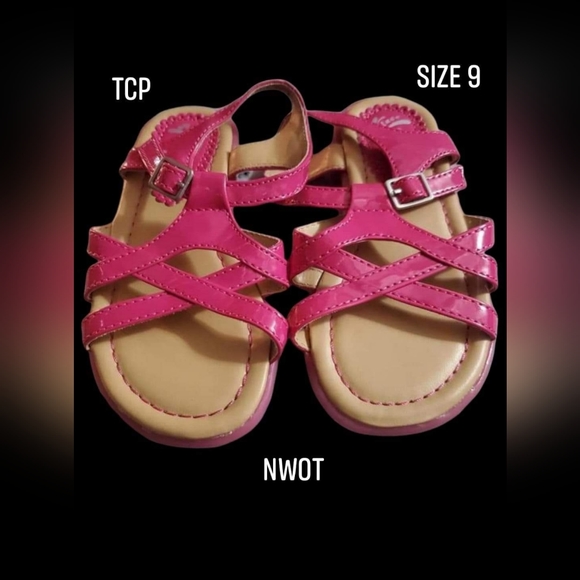 4 pairs of TCP size 9 sandals - Picture 4 of 4